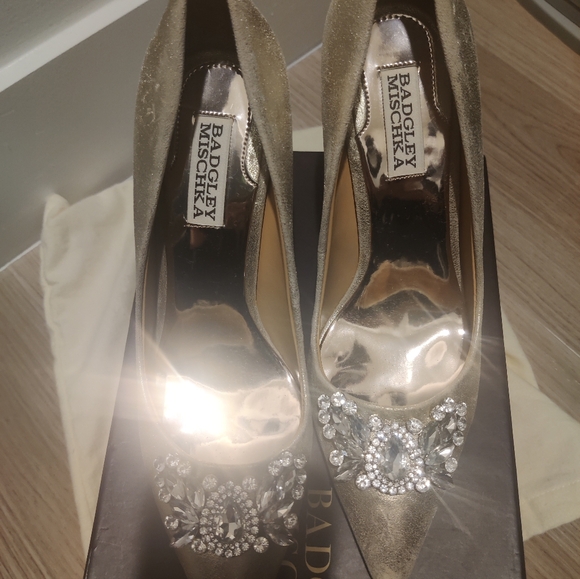 Badgley Mischka Serra Pump - Picture 5 of 7